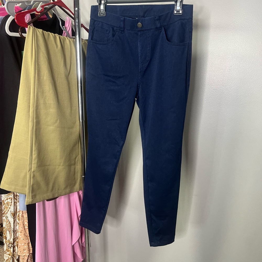 HALARA NWT Navy High-Rise Stretch Leggings